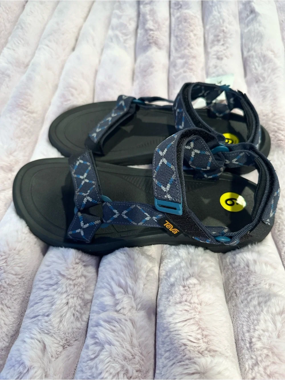 TEVA MENS 9 classic Velcro Strap Sandals Blue Geometric